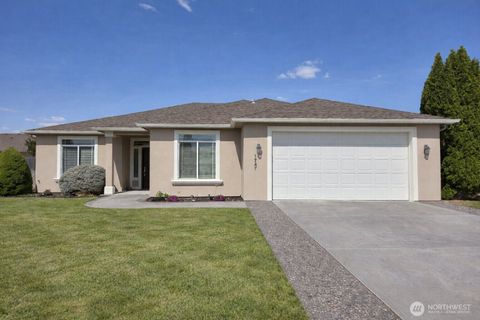 Photo of 1747 Sunshine Ave Ave, West Richland, WA 99353 (MLS # 2509954)