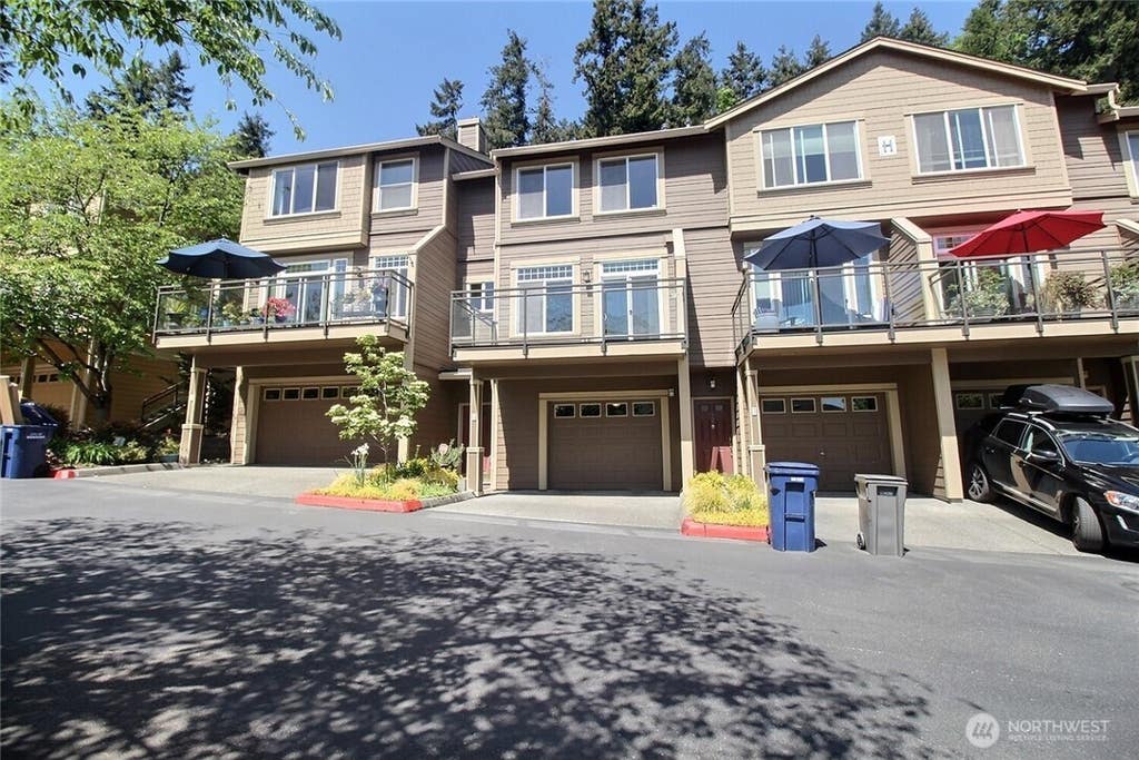 Photo of 23300 SE Black Nugget Road #H2, Issaquah, WA 98029 (MLS # 2565653)