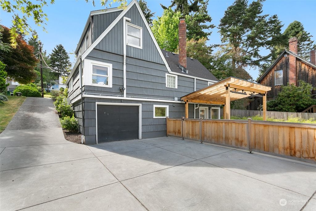 Photo of 7550 Ravenna Avenue NE, Seattle, WA 98115 (MLS # 2297135)