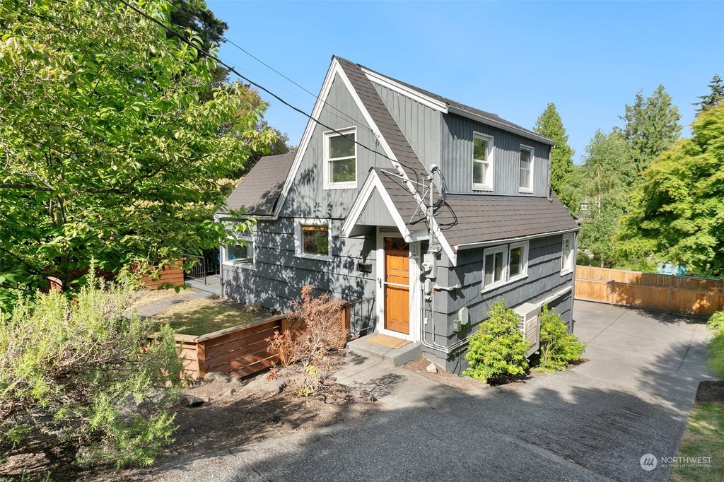 Photo of 7550 Ravenna Avenue NE, Seattle, WA 98115 (MLS # 2297135)