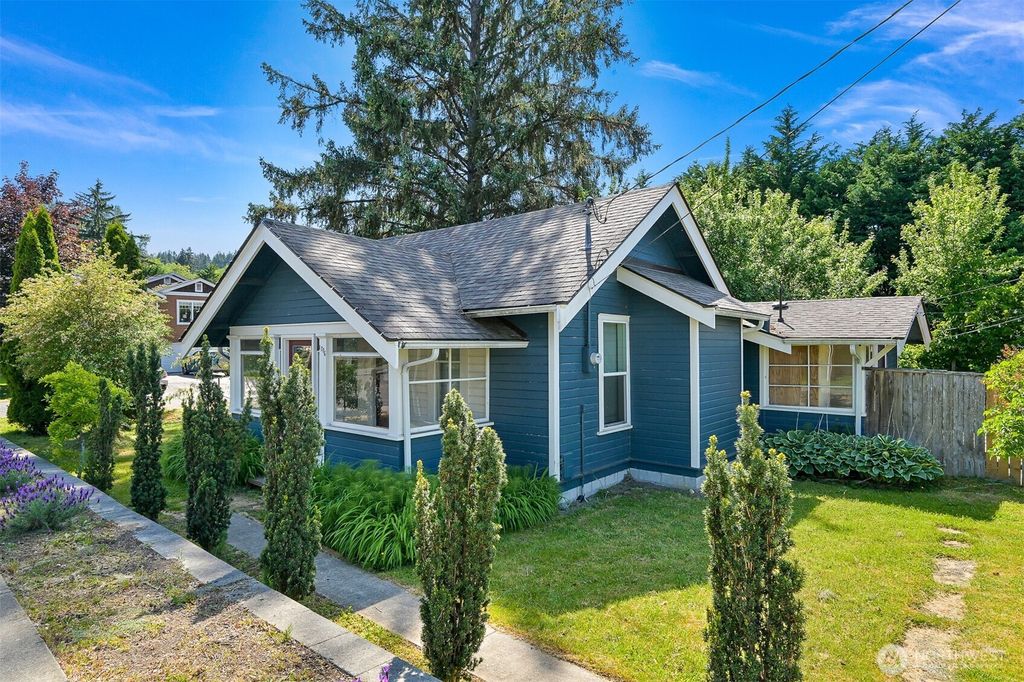 Photo of 1706 24th Street, Bellingham, WA 98225 (MLS # 2527803)