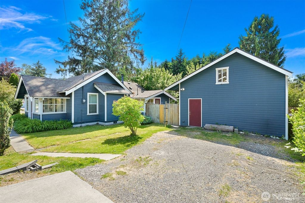 Photo of 1706 24th Street, Bellingham, WA 98225 (MLS # 2527803)