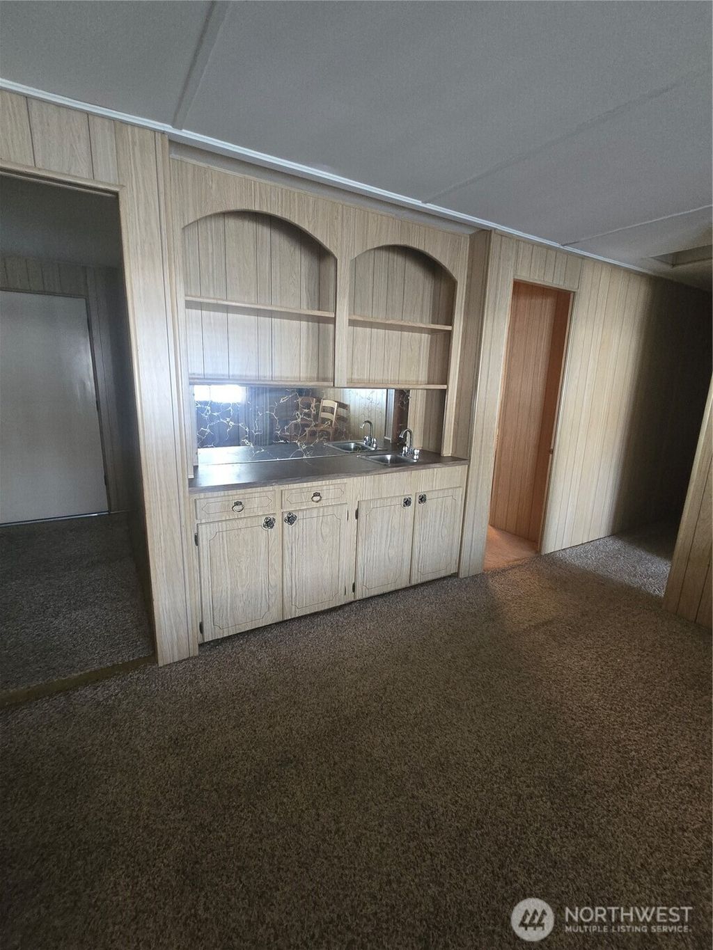 listing image 9361825383882130346