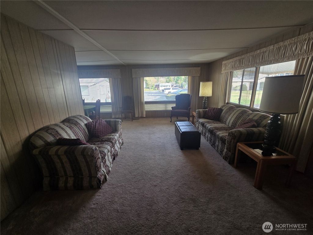 listing image 9366944874952874523