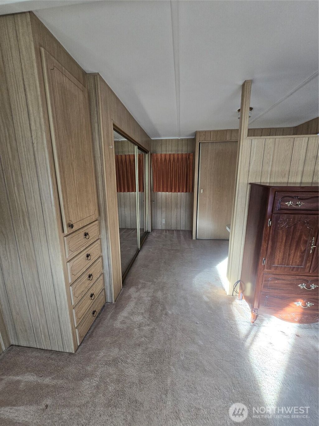 listing image 9365239256972365959