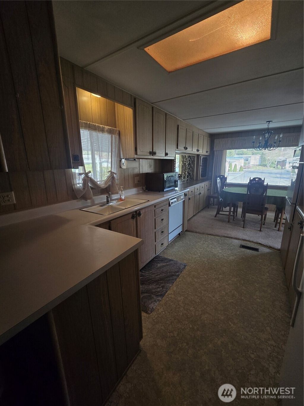 listing image 9363434332135793795