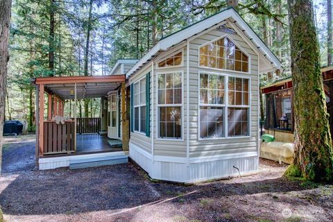 Photo of 132 Jasper Trail, Deming, WA 98244 (MLS # 2405595)