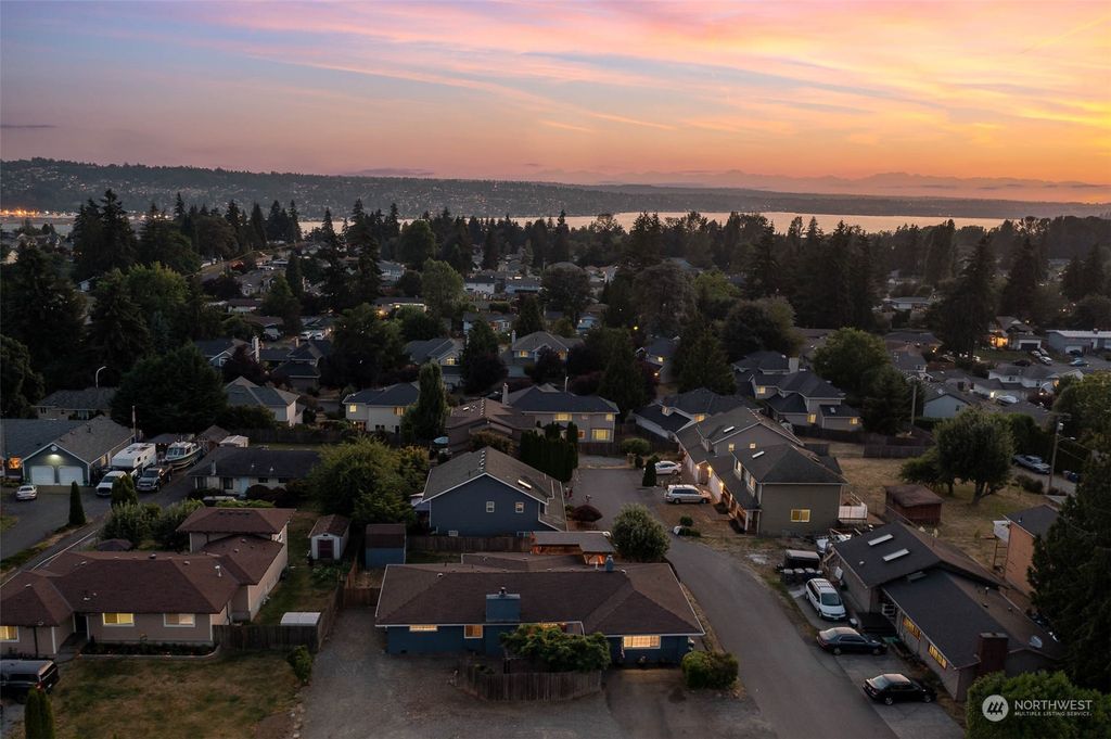 Photo of 1709 NE Edmonds Avenue, Renton, WA 98056 (MLS # 1996569)