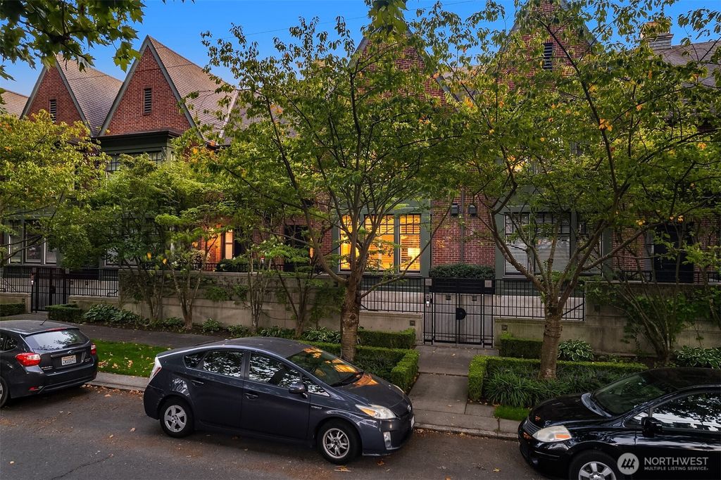 Photo of 115 W Comstock Street, Seattle, WA 98119 (MLS # 2435698)