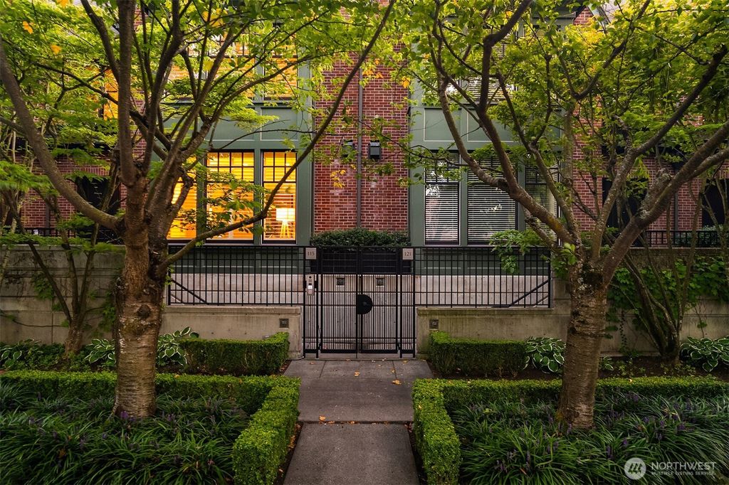 Photo of 115 W Comstock Street, Seattle, WA 98119 (MLS # 2435698)