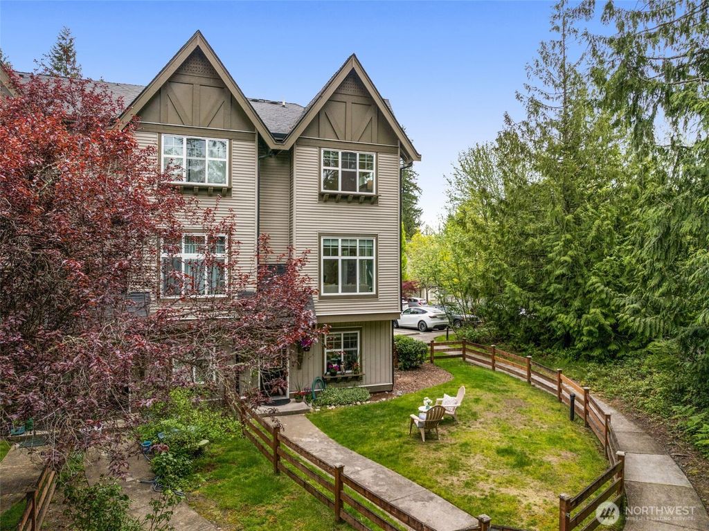 Photo of 22657 NE Alder Crest Ln Ln, Redmond, WA 98053 (MLS # 2372763)
