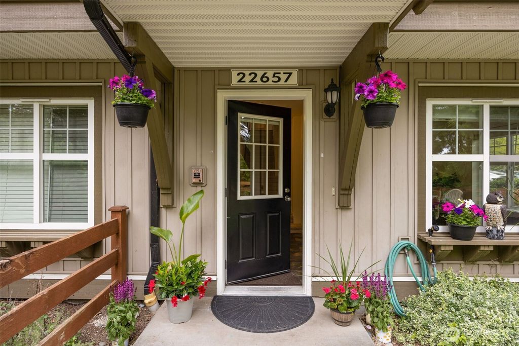 Photo of 22657 NE Alder Crest Ln Ln, Redmond, WA 98053 (MLS # 2372763)