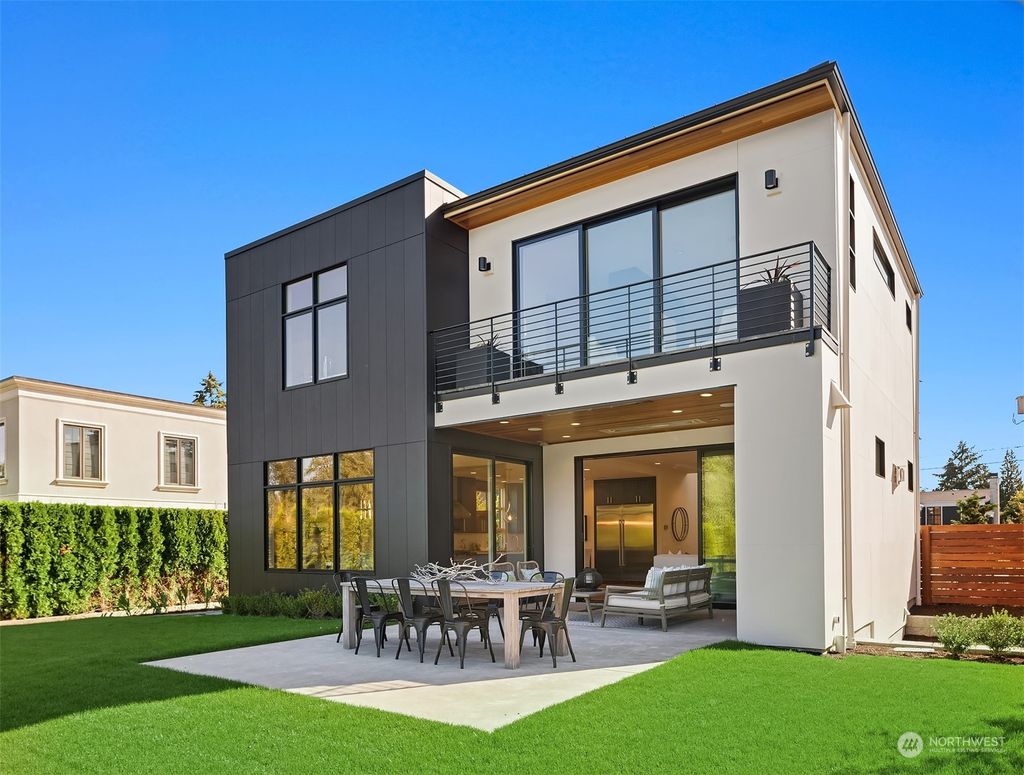 Photo of 2627 78th Avenue NE, Medina, WA 98039 (MLS # 2024794)