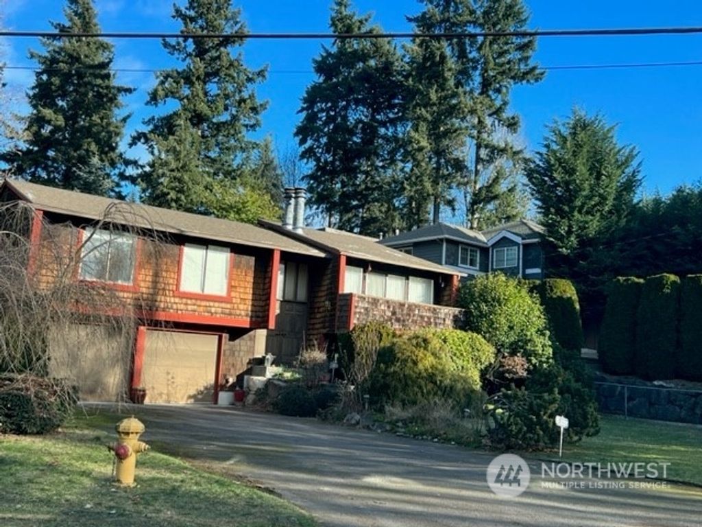 Photo of 564 N 137th Street, Seattle, WA 98133 (MLS # 2225928)