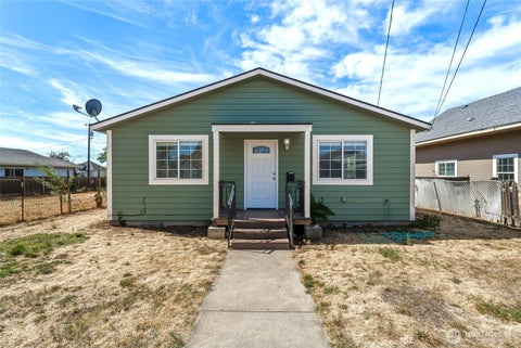 Photo of 424 S 7th Avenue, Walla Walla, WA 99362 (MLS # 2580843)