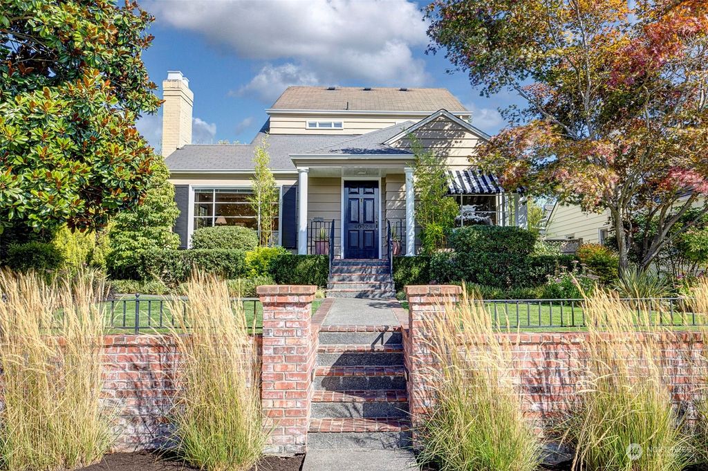 Photo of 4002 41st Avenue NE, Seattle, WA 98105 (MLS # 2158375)