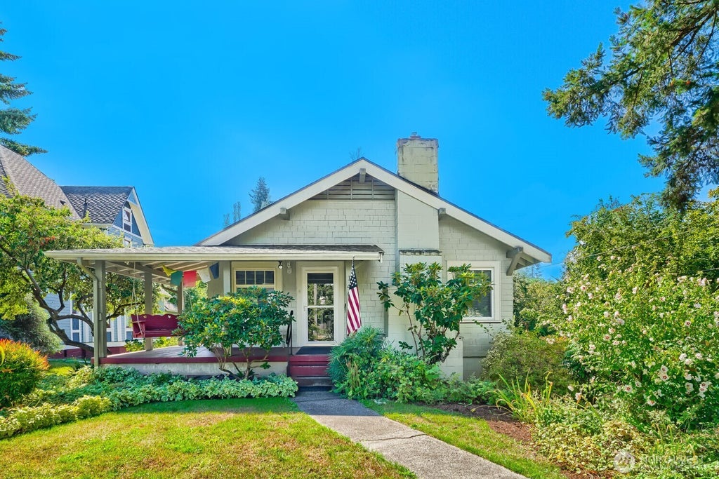 Photo of 1405 10th Avenue SE, Olympia, WA 98501 (MLS # 2578932)