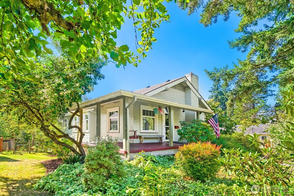 Photo of 1405 10th Avenue SE, Olympia, WA 98501 (MLS # 2578932)