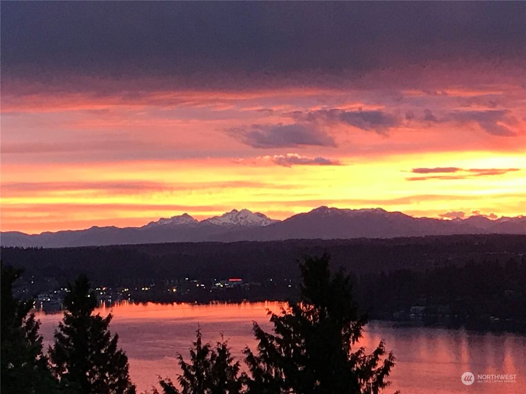 Photo of 14014 38th Avenue NE, Seattle, WA 98125 (MLS # 2289052)