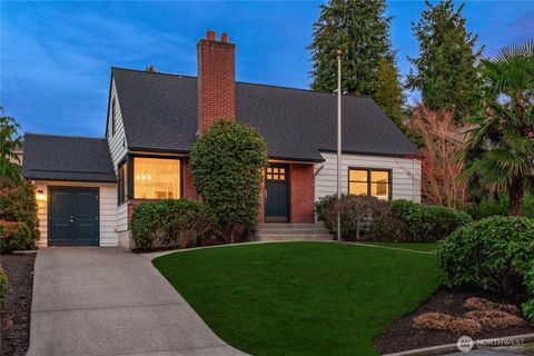 8046 Fairway Drive NE Seattle WA 98115