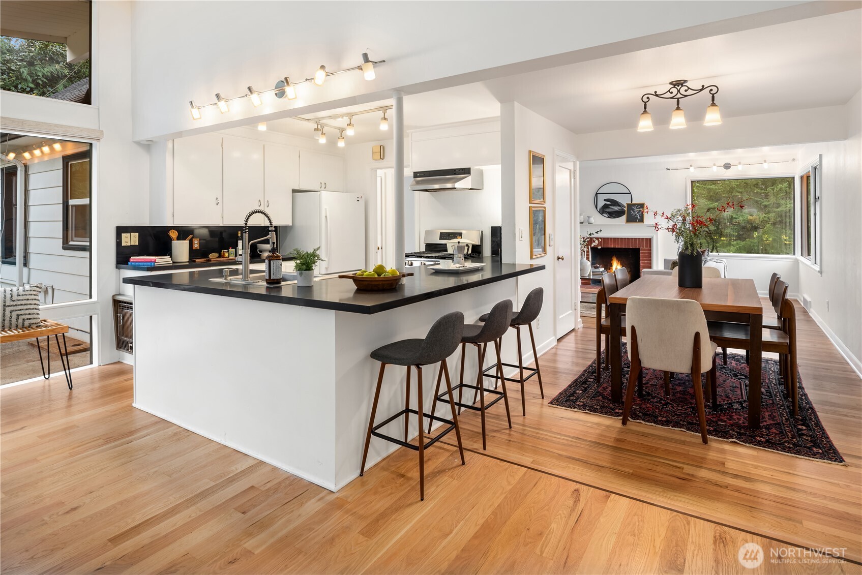 8046 Fairway Drive NE