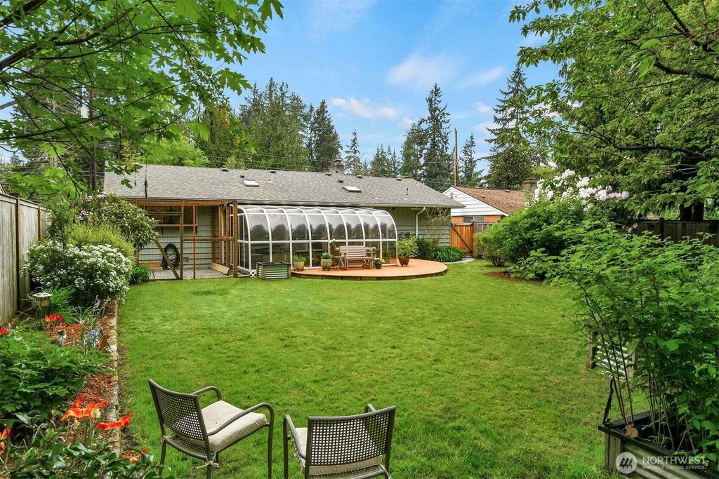 Photo of 17542 10th Avenue NE, Shoreline, WA 98155 (MLS # 2519359)