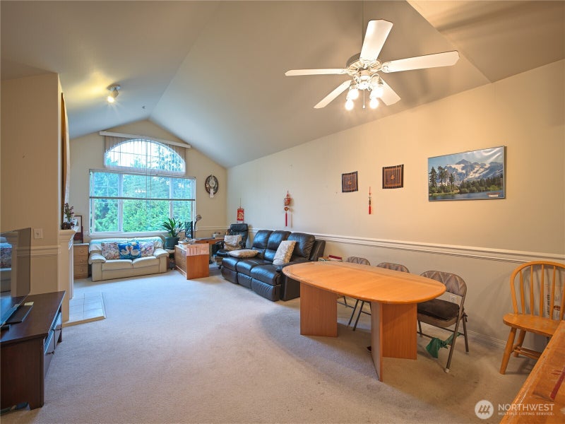 440 Maple Avenue SW B303