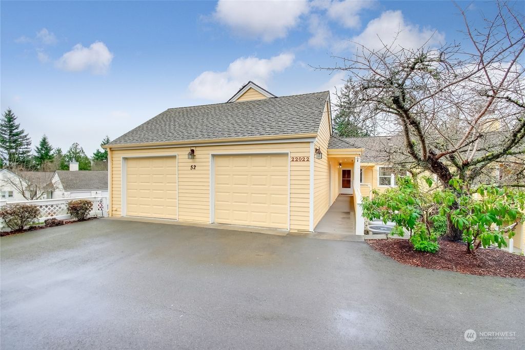 Photo of 22022 SE 40th Court, Issaquah, WA 98029 (MLS # 2206516)