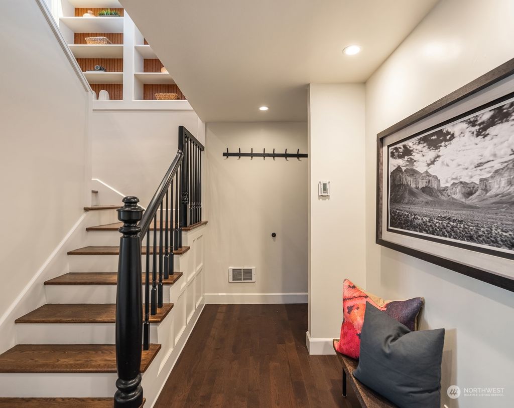 Photo of 916 918 W Emerson Street, Seattle, WA 98119 (MLS # 2292128)