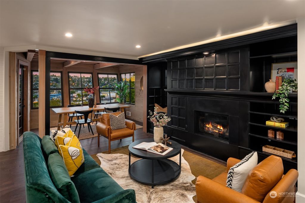 Photo of 916 918 W Emerson Street, Seattle, WA 98119 (MLS # 2292128)