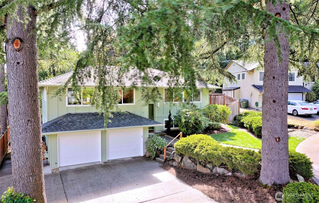Photo of 12935 SE 23 Street, Bellevue, WA 98005 (MLS # 2423826)