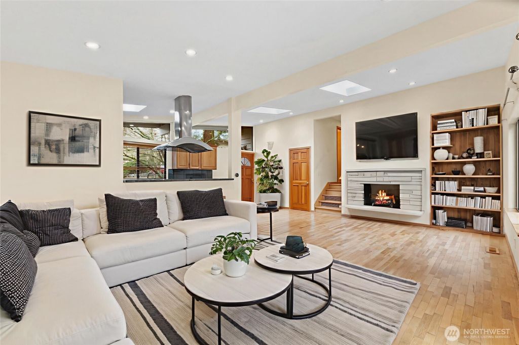 Photo of 17730 Corliss Avenue N, Shoreline, WA 98133 (MLS # 2484480)