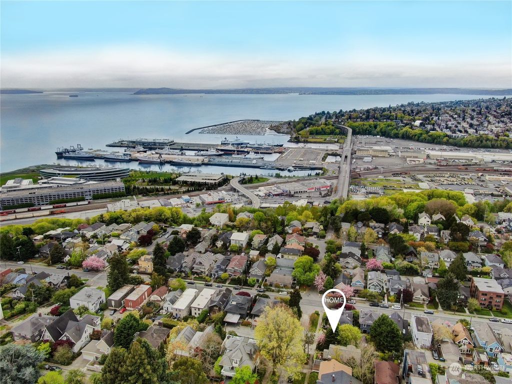 Photo of 914 W Garfield Street, Seattle, WA 98119 (MLS # 2223576)