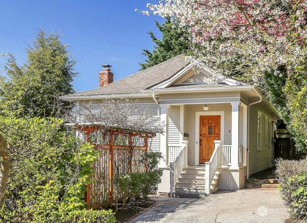 Photo of 914 W Garfield Street, Seattle, WA 98119 (MLS # 2223576)