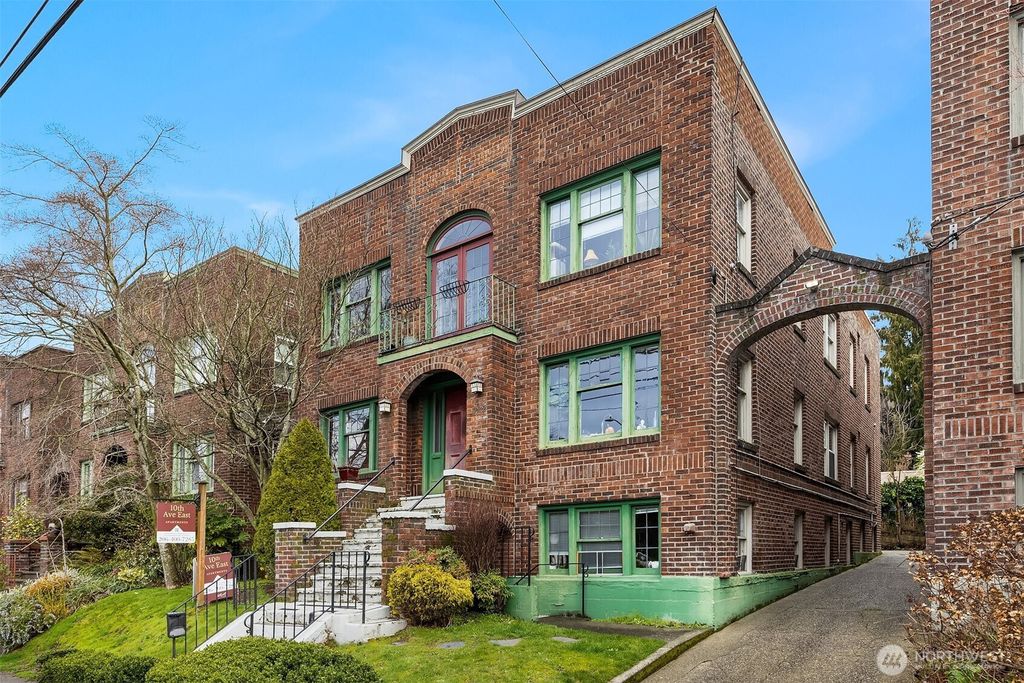 Photo of 722 10th Avenue E, Seattle, WA 98102 (MLS # 2494339)