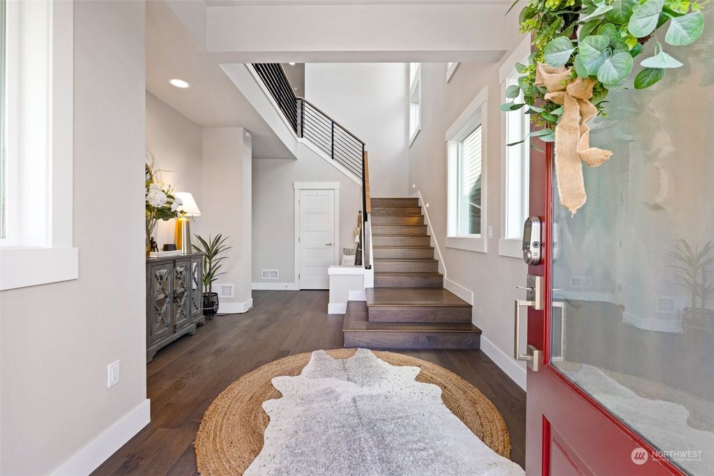 Photo of 562 Foothills Drive NW, Issaquah, WA 98027 (MLS # 2209777)