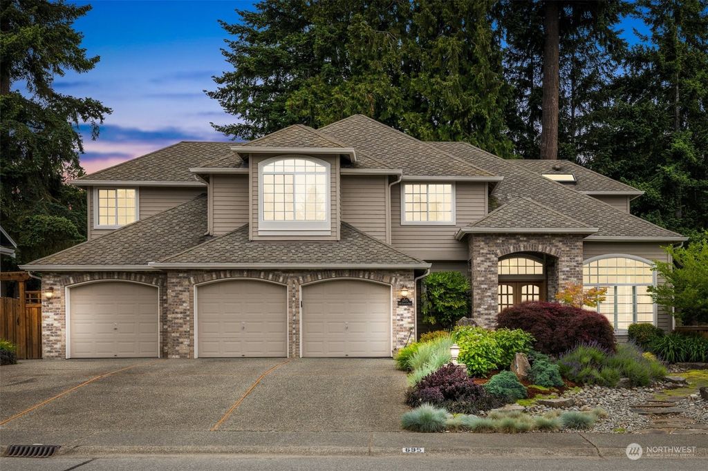 Photo of 695 NW Everwood Drive, Issaquah, WA 98027 (MLS # 2101797)