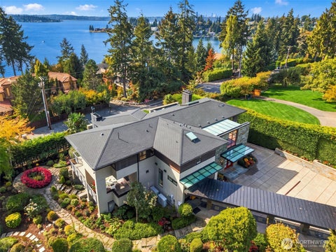 Photo of 9632 Lake Washington Boulevard NE, Bellevue, WA 98004 (MLS # 2579085)