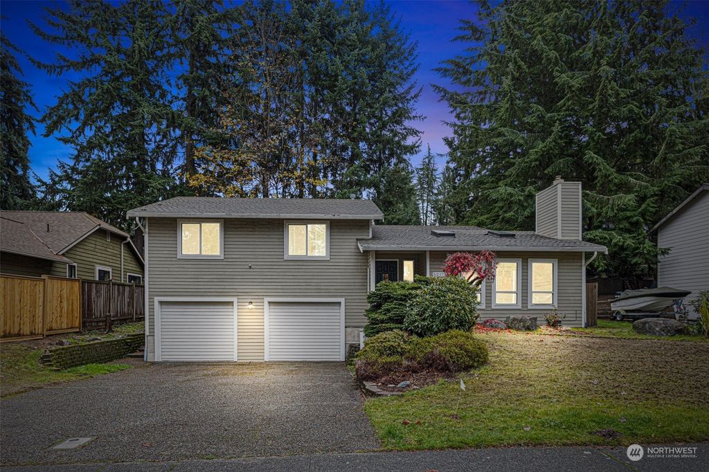Photo of 5217 SW 326th Street, Federal Way, WA 98023 (MLS # 2310406)