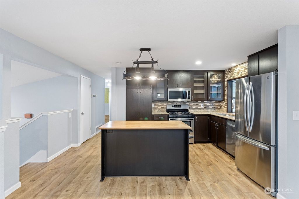 Photo of 5217 SW 326th Street, Federal Way, WA 98023 (MLS # 2310406)