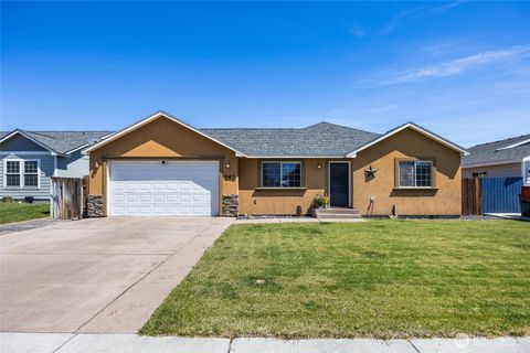 Photo of 547 S Bayside Street, Moses Lake, WA 98837 (MLS # 2527598)