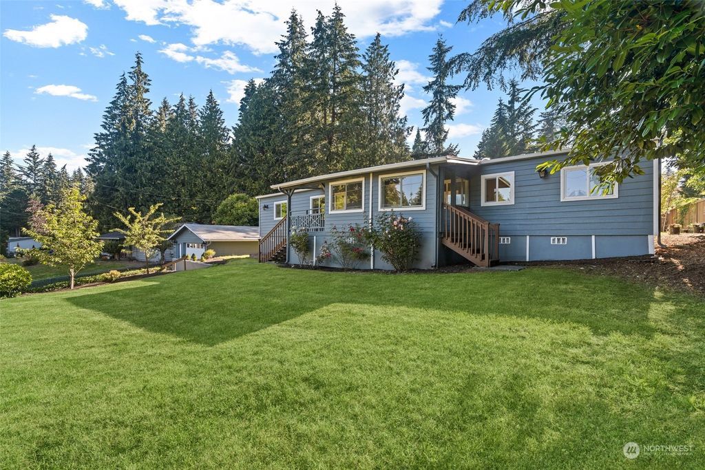 Photo of 12325 8th Dr Dr SE, Everett, WA 98208 (MLS # 2134933)