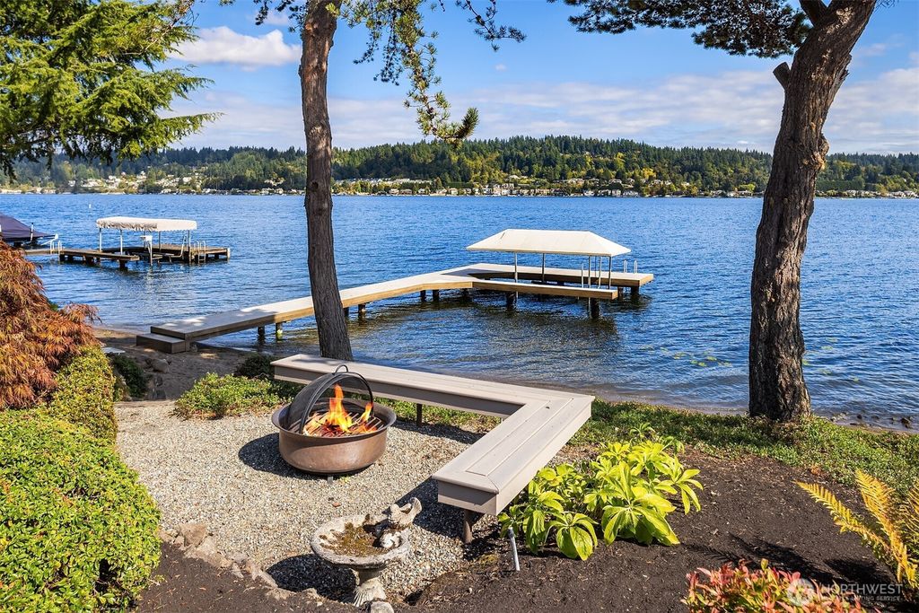 Photo of 4406 193rd Avenue SE, Issaquah, WA 98027 (MLS # 2398309)