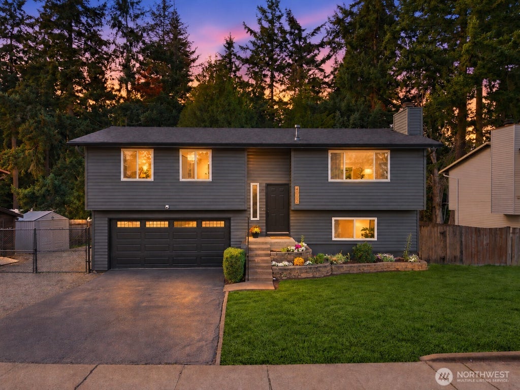 Photo of 4002 SW 333RD Street, Federal Way, WA 98023 (MLS # 2590092)