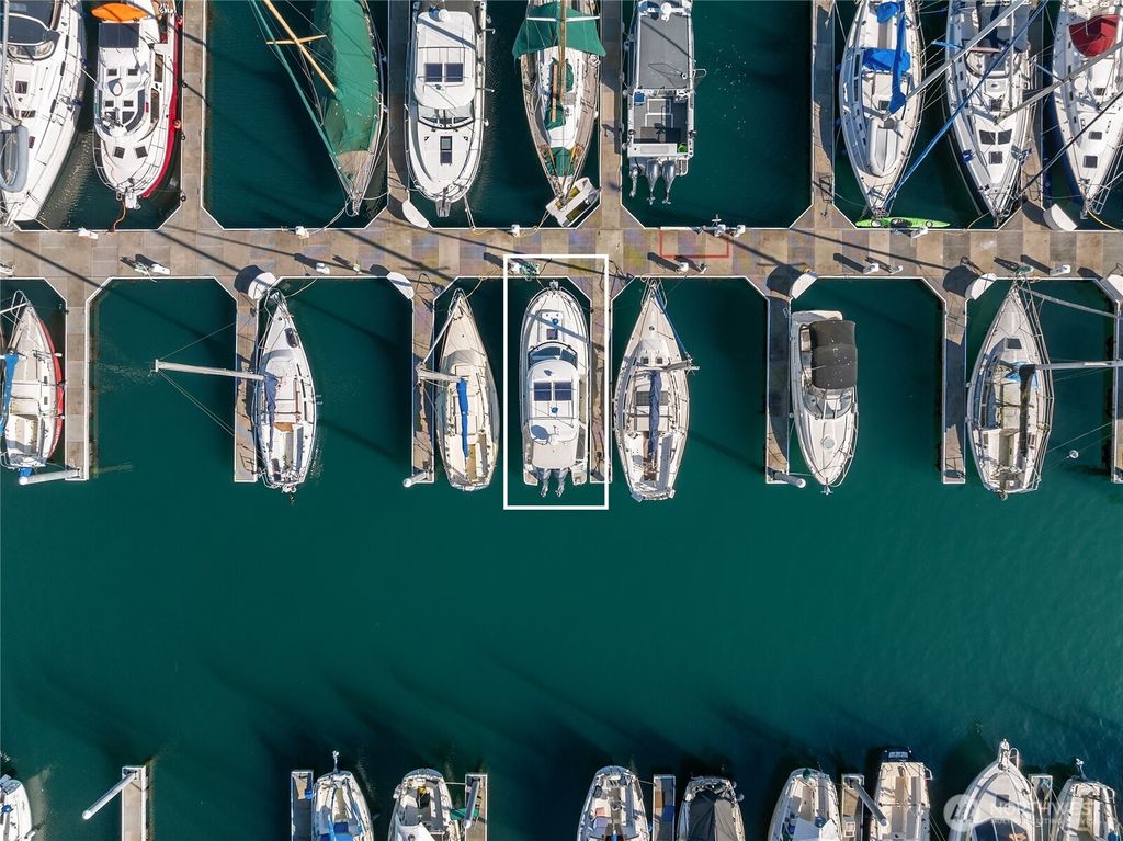 Photo of 141 Parfitt Way SW #C36, Bainbridge Island, WA 98110 (MLS # 2488078)