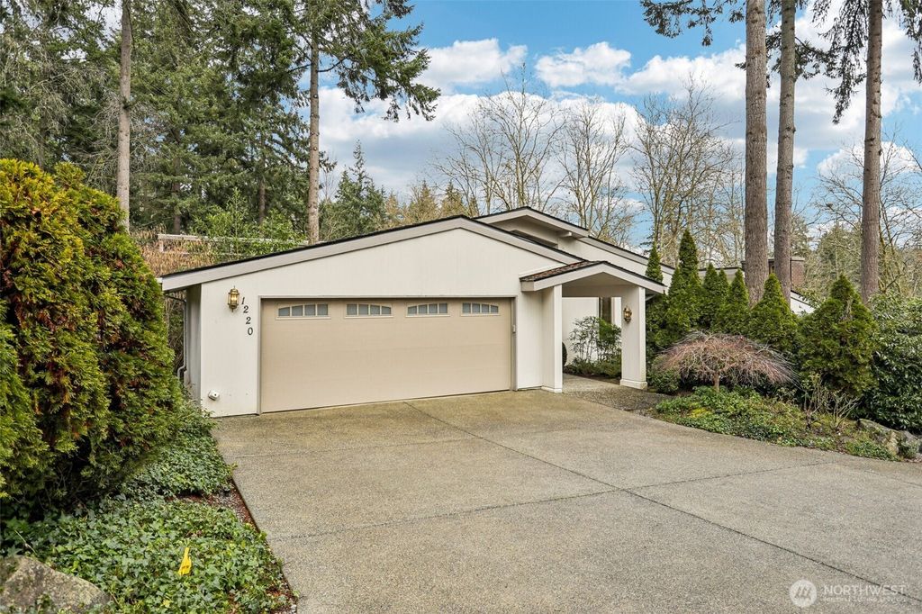 Photo of 1220 80th Place NE, Medina, WA 98039 (MLS # 2488643)