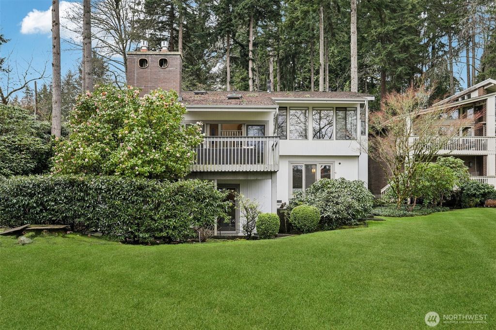 Photo of 1220 80th Place NE, Medina, WA 98039 (MLS # 2488643)