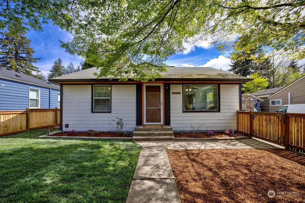Photo of 11322 14th Avenue NE, Seattle, WA 98125 (MLS # 2214837)