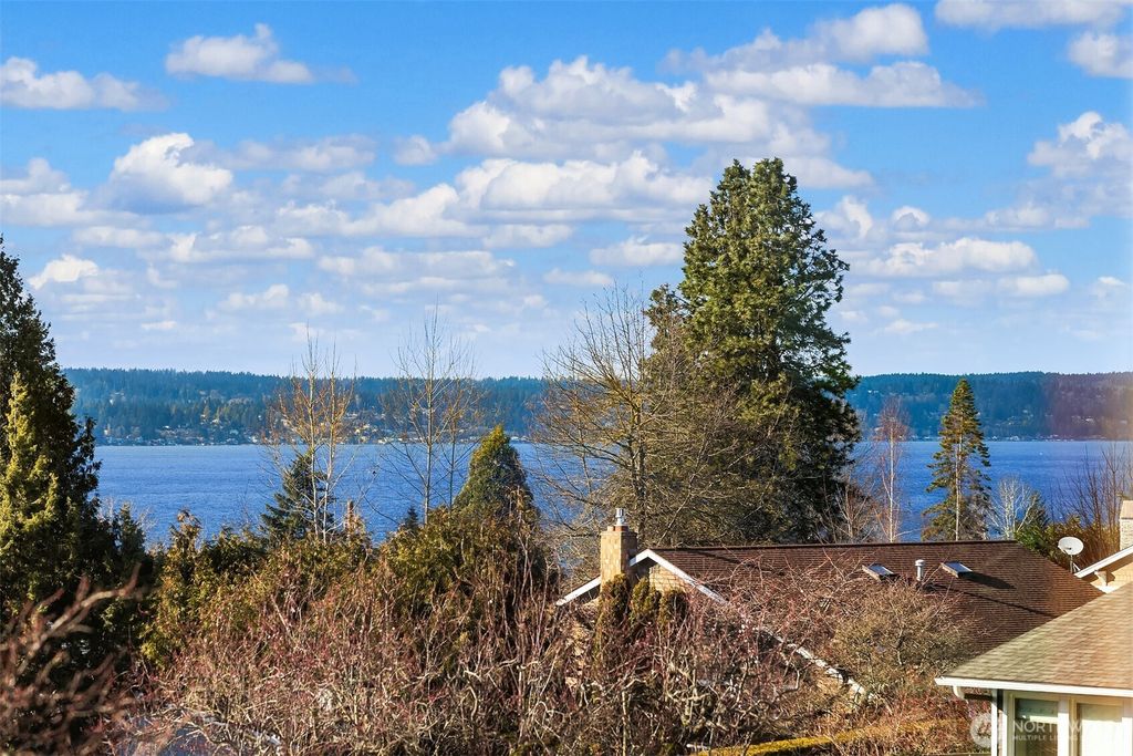 Photo of 6210 105th Avenue NE, Kirkland, WA 98033 (MLS # 2473375)