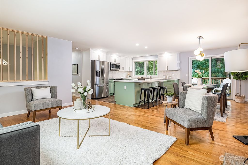 Photo of 7435 NE 118th Place, Kirkland, WA 98034 (MLS # 2288638)